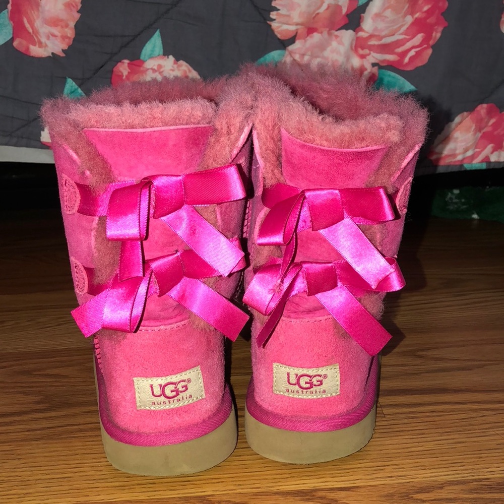 PINK UGGS WITH BOWS🎀